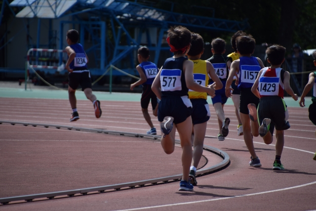 1500m走で5分を切って4分台を出すための練習方法 中学生から大人まで対応 Runnal ランナル