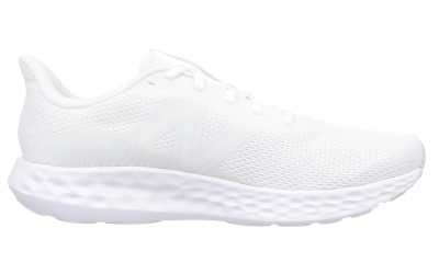 ニューバランスの白い運動靴（男子用）