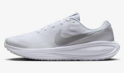 ナイキ レボリューション8（メンズ）