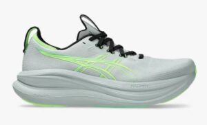 アシックスのゲルニンバス28