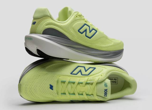 軽量化されたニューバランス1080v15