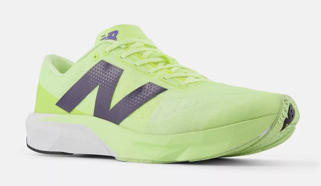 ニューバランス ヒューエルセルパルスV1