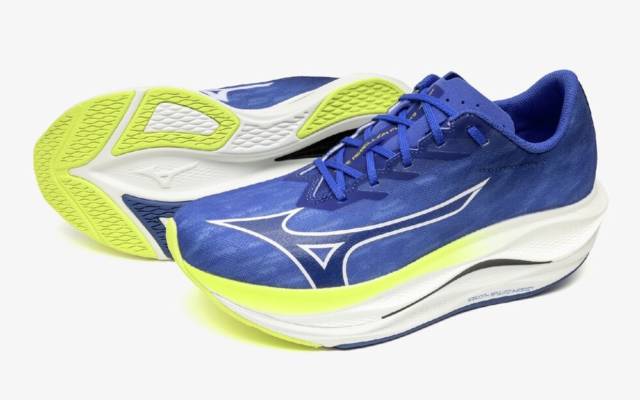 ミズノ ウエーブリベリオンフラッシュ3